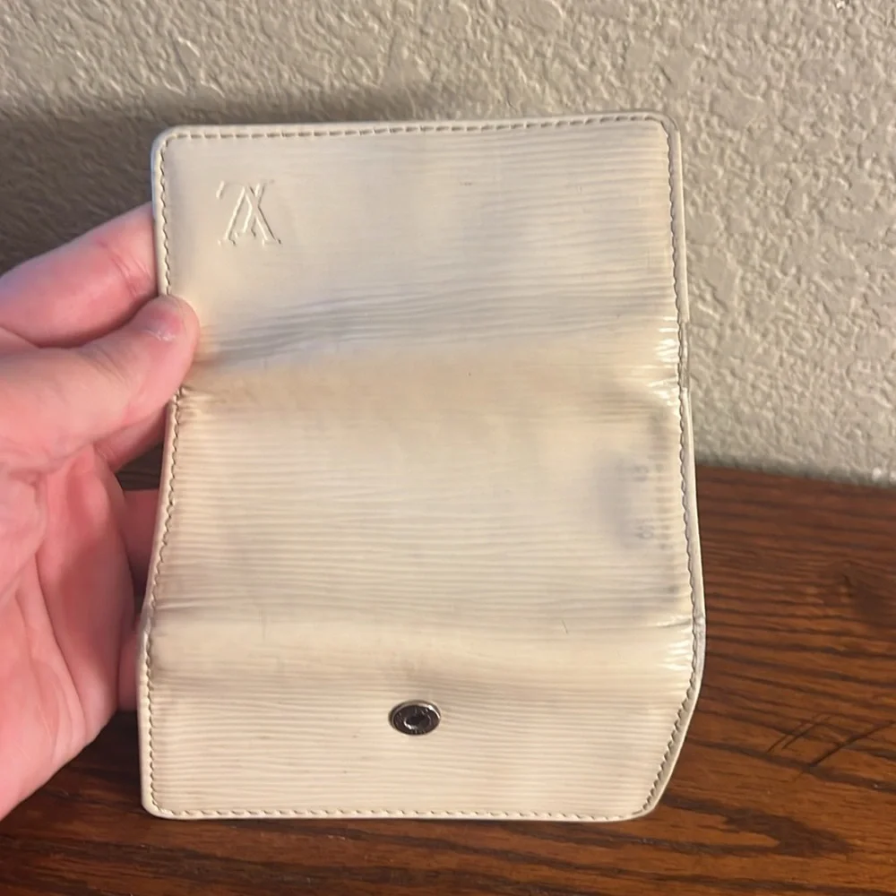 Authentic Louis Vuitton Epi 4 key holder creme CA1097 - Picture 6 of 13